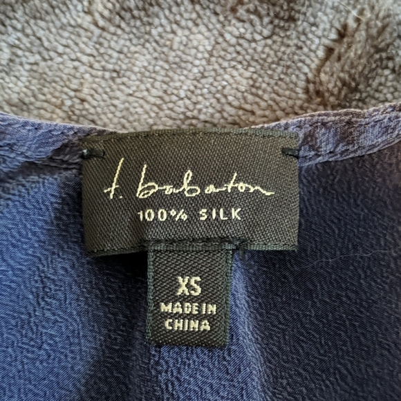 🥝2 for $10 Periwinkle v-neck silk tank - Picture 6 of 7